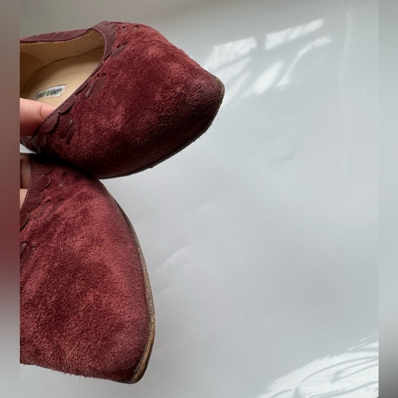 Manolo Blahnik Burgundy Suede Pointed Toe Flats Size 38.5 (8 US) - Picture 4 of 8